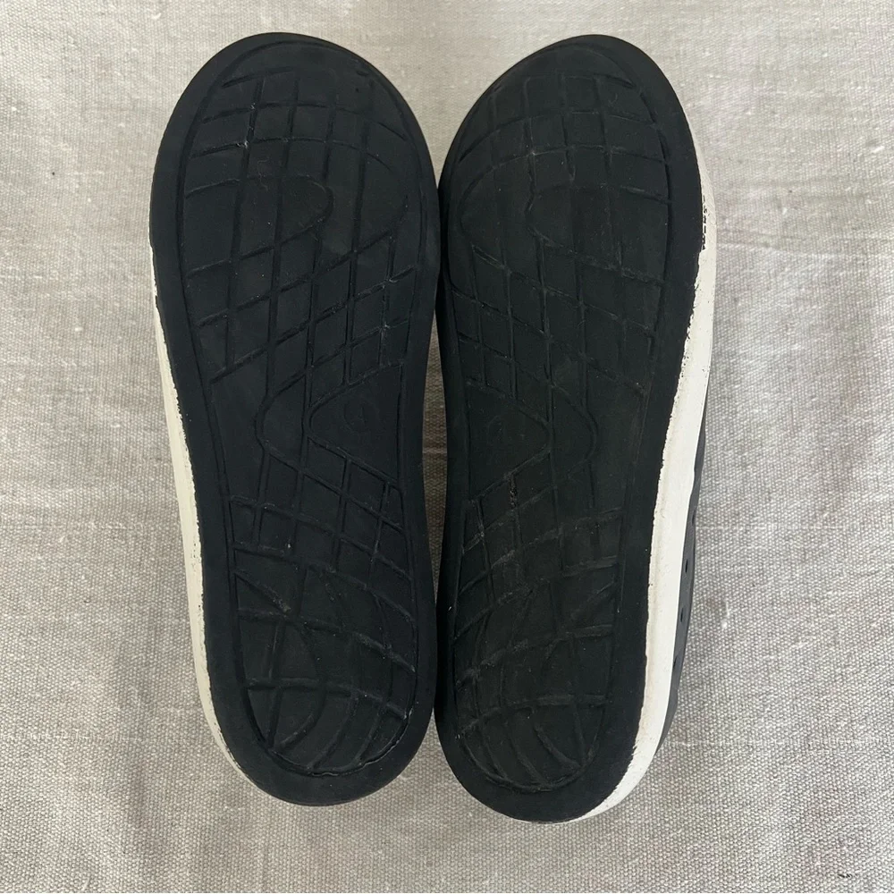 Old Navy Boys Size 4 Rubber Slip On Shoes
